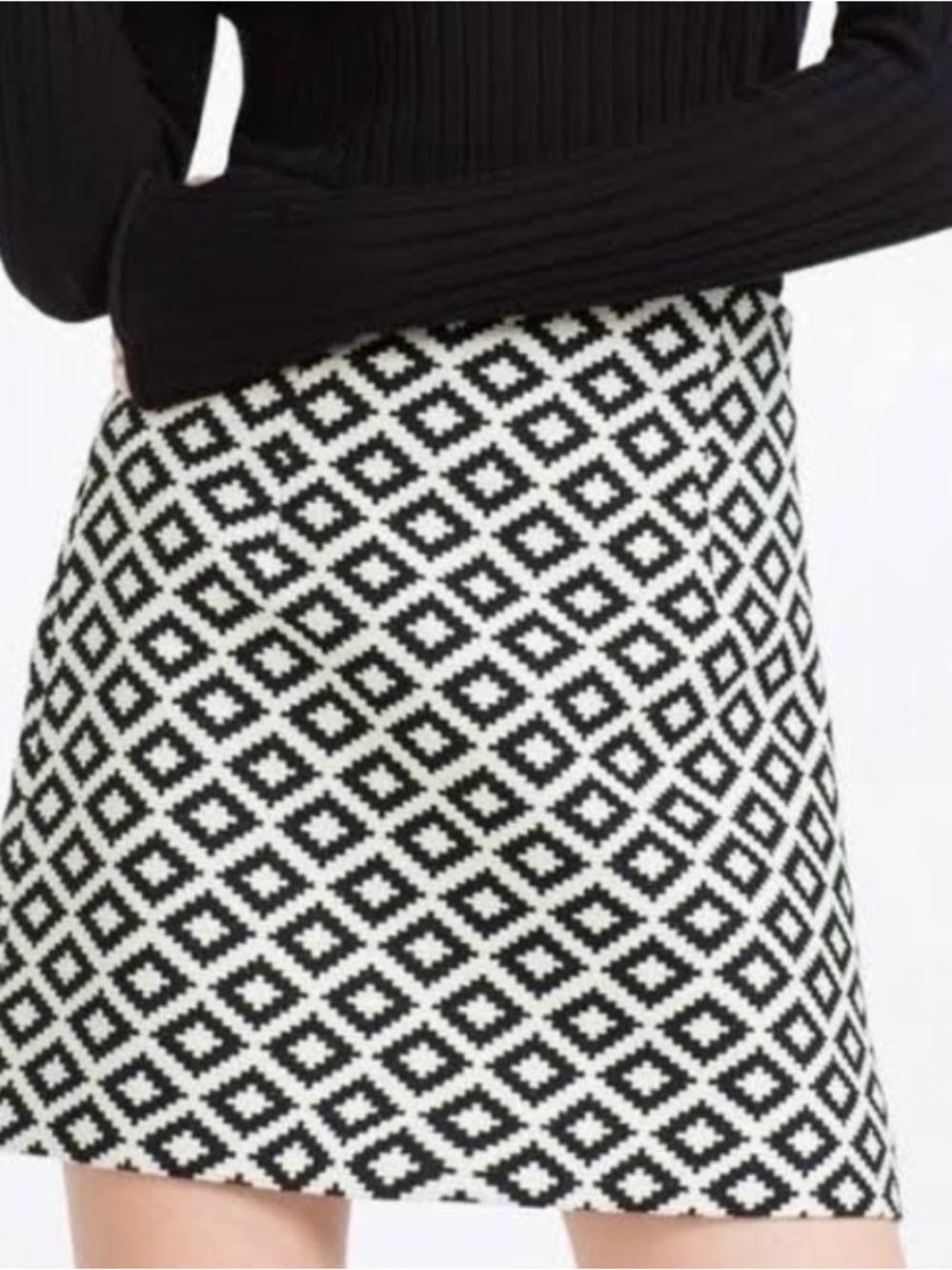 Zara Monochrome Diamond-Pattern Mini Skirt